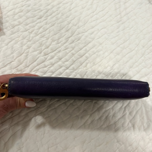 Marc by Marc Jacob’s leather wallet with zip around closure - Picture 9 of 12